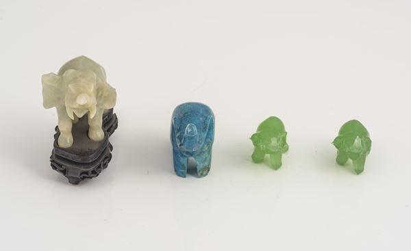 Quattro piccole sculture raffiguranti elefanti