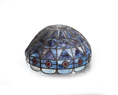 Paralume in stile Tiffany Studios, vetro, dimensioni 30 x 50 cm, XX secolo