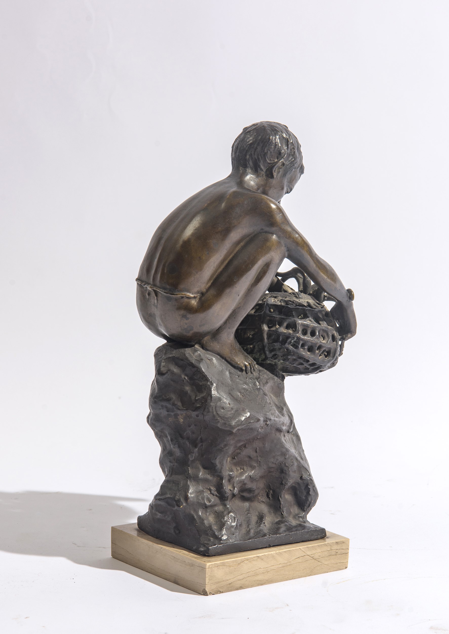 Autore non identificato, Pescatorello, scultura in bronzo