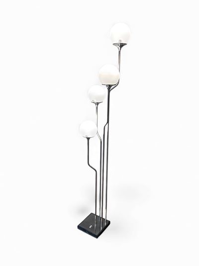 Lampada da terra in metallo cromato e vetro