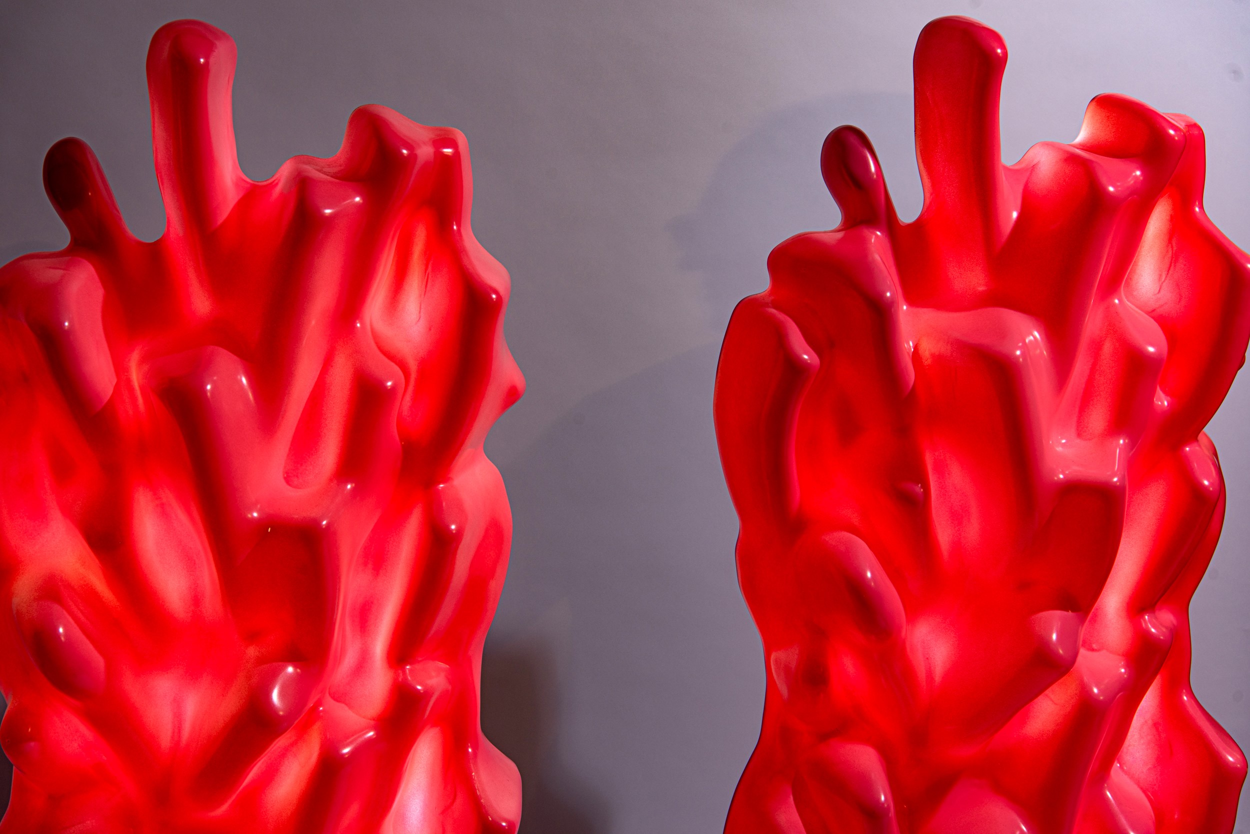 Manifattura italiana, Coppia di sculture luminose in materiale plastico