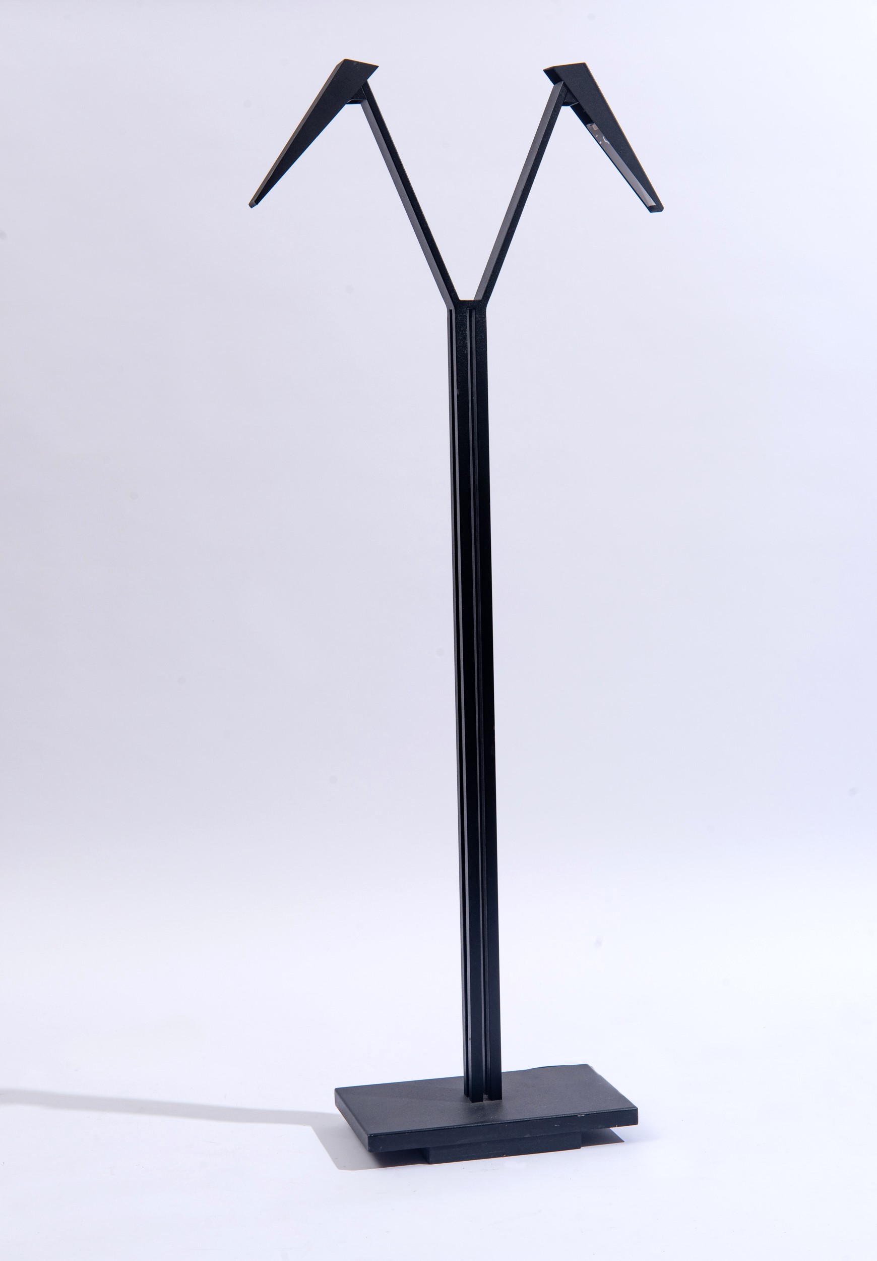 Roberto Marcatti - Lampada da terra mod. 'Zeus', metallo verniciato nero