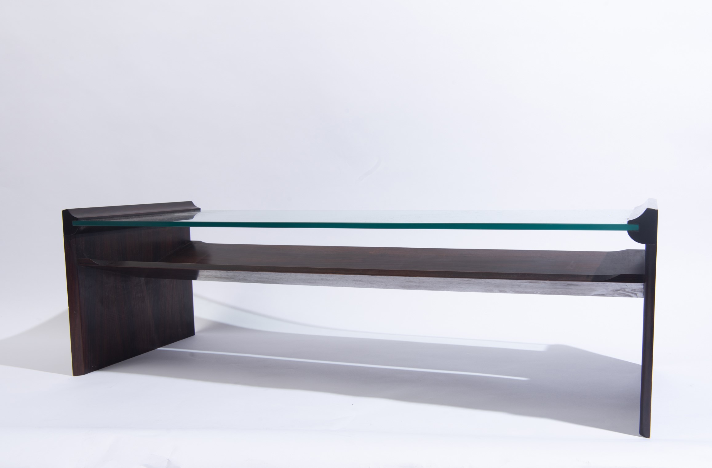 Kazuhide Takahama - Tavolo da salotto con portariviste, mod. 'Acca', legno e vetro