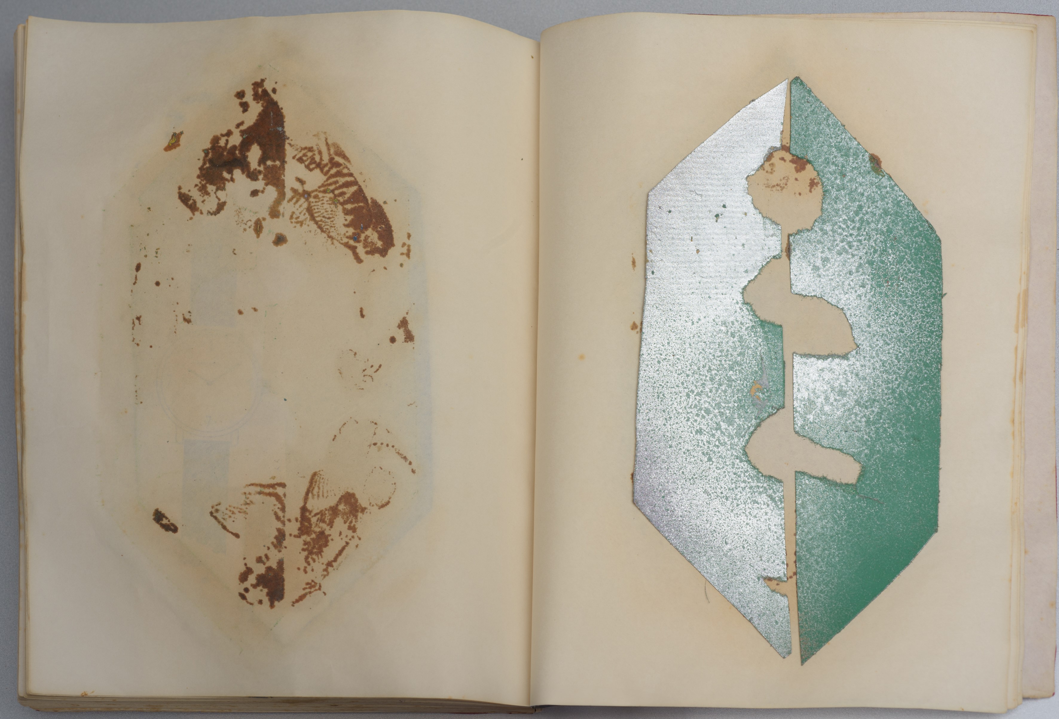 Alighiero Boetti - Libro rosso – Quaderno di lavoro con stencil e studi preparatori per la serie ...