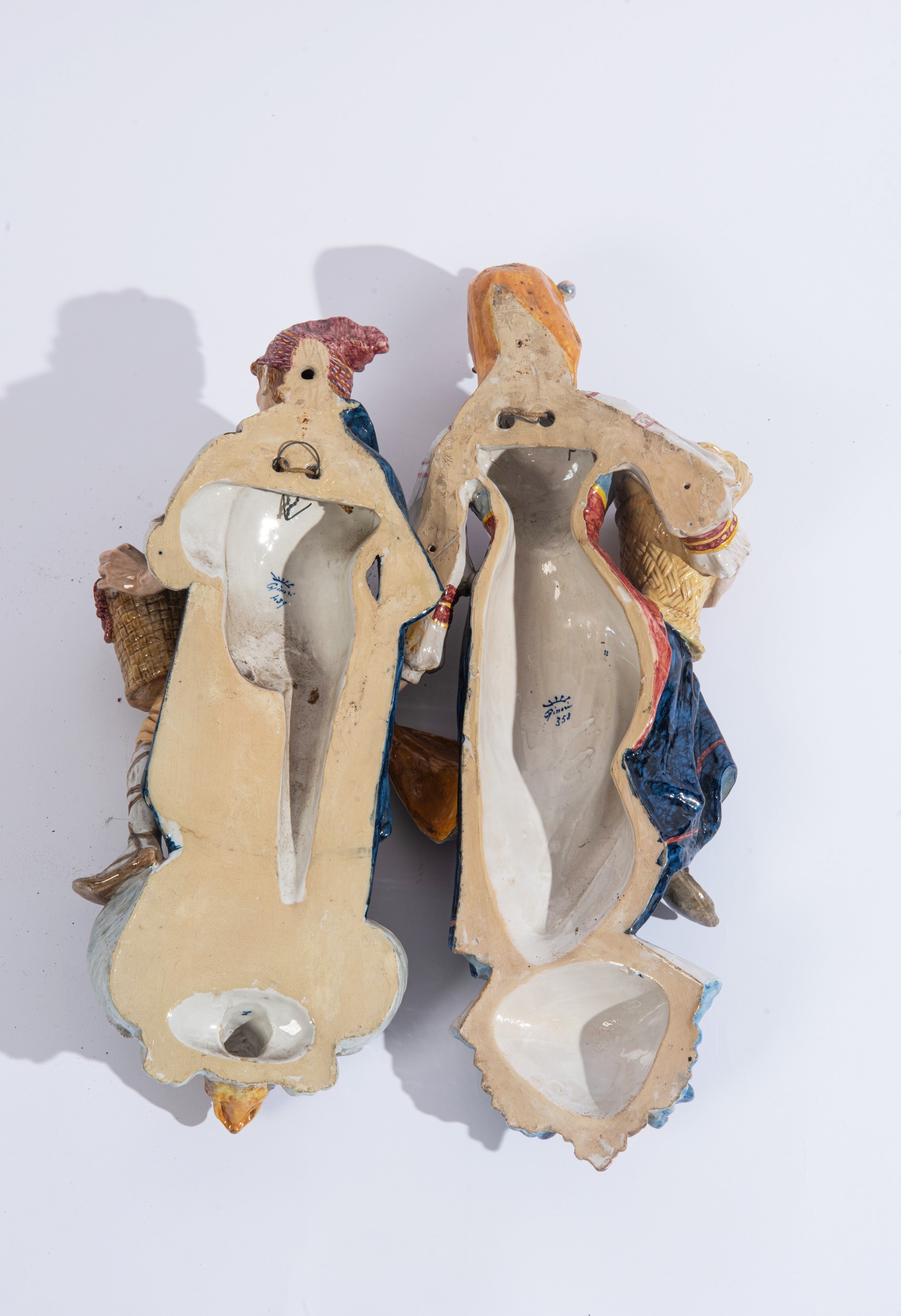 Ginori - Coppia di sculture raffiguranti Contadini