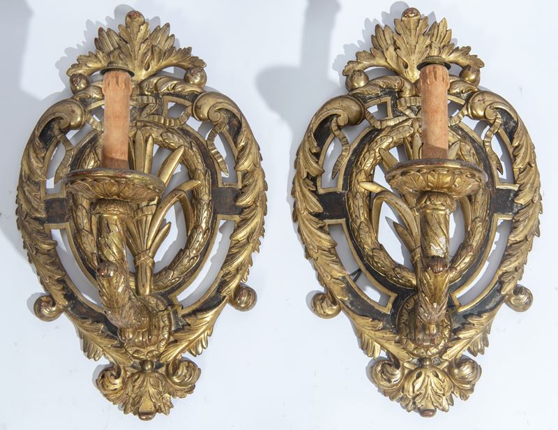 Coppia di grandi appliques