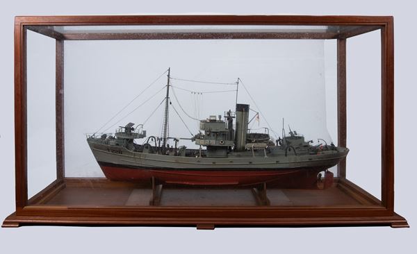 Modello in scala del dragamine-trawler