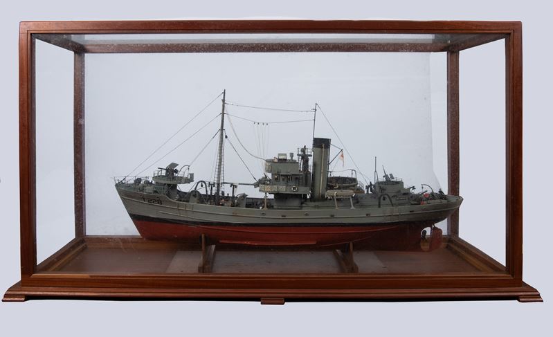 Brian Clark, Modello in scala del dragamine-trawler H.M.S. Sir Lancelot