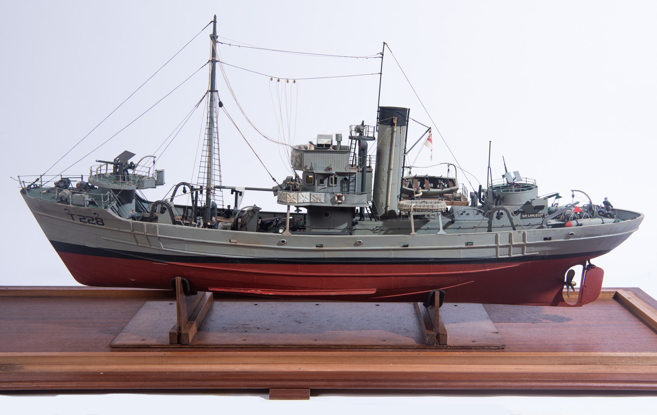 Brian Clark, Modello in scala del dragamine-trawler H.M.S. Sir Lancelot