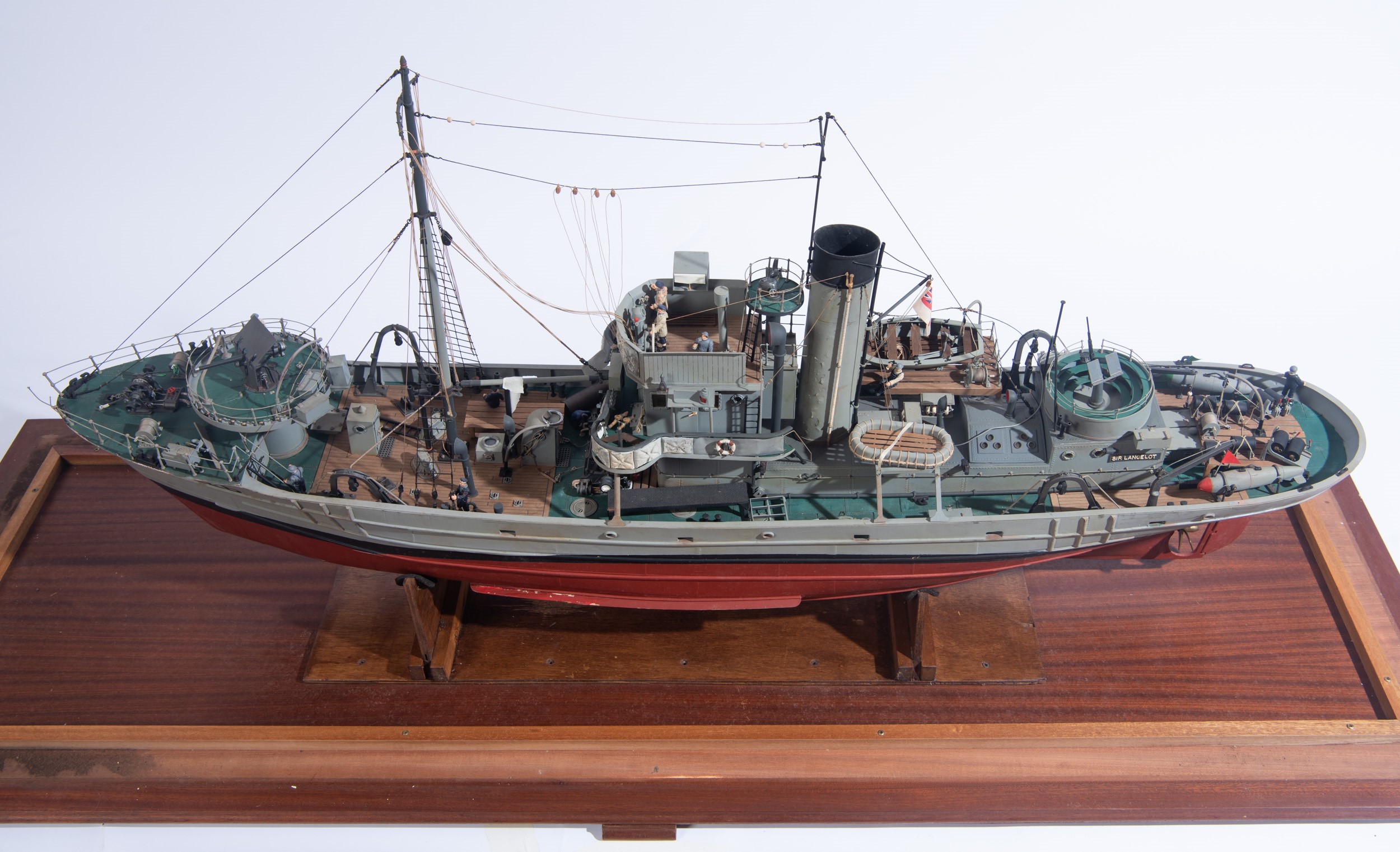 Brian Clark, Modello in scala del dragamine-trawler H.M.S. Sir Lancelot