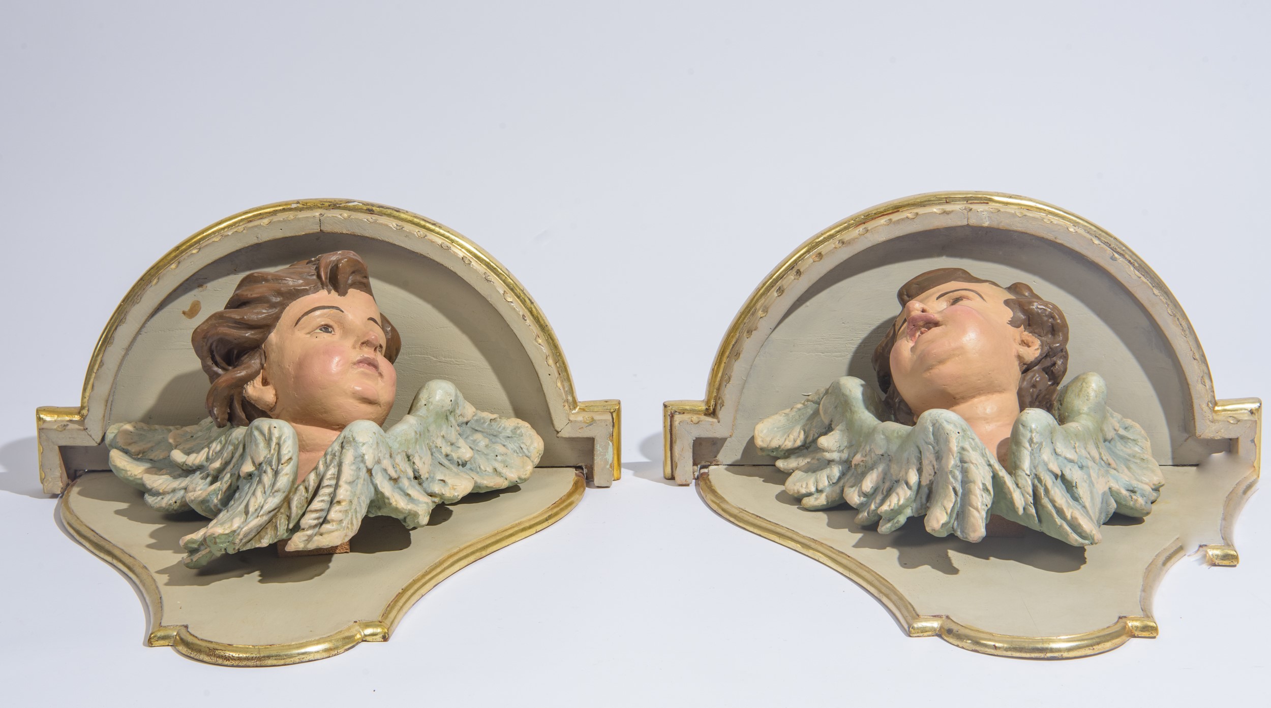 Coppia di piccole mensole