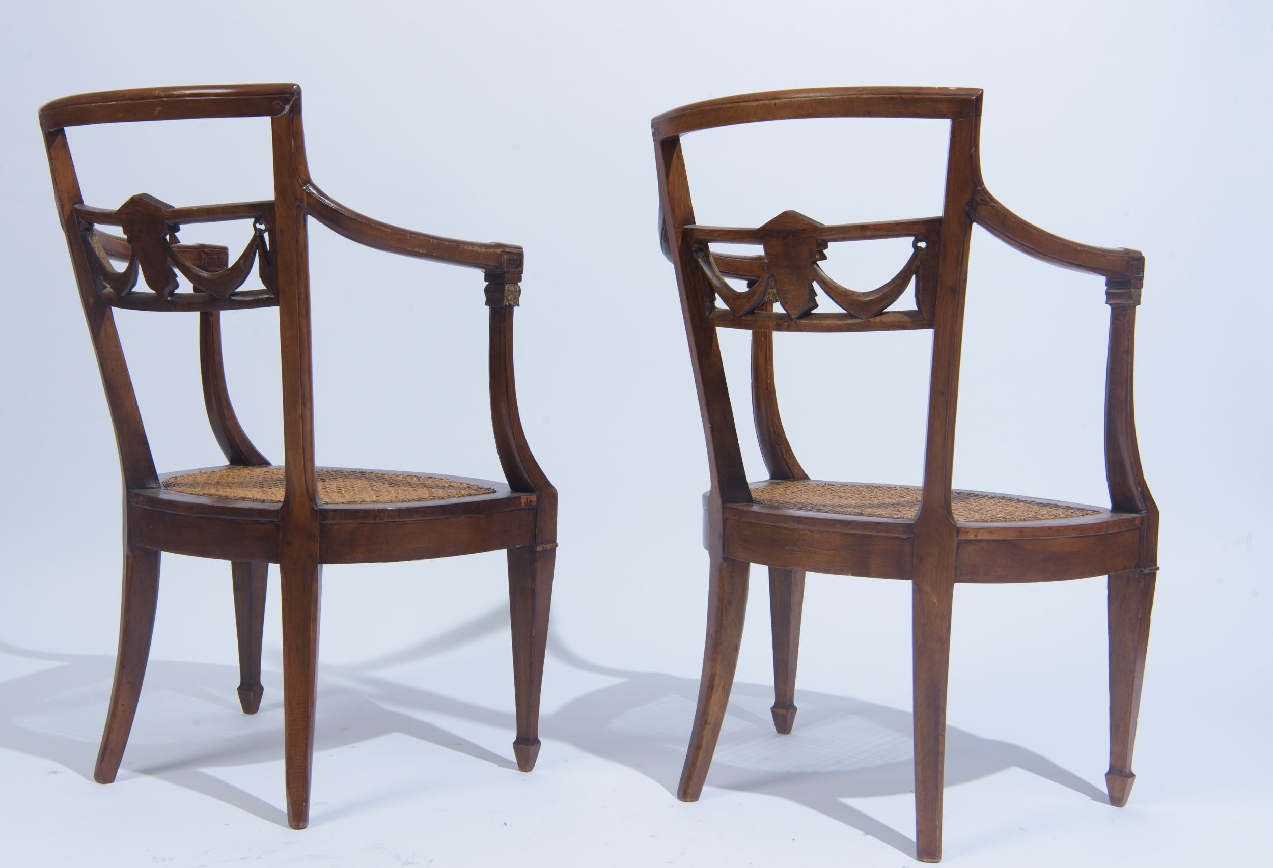 Poltroncine, legno di noce con lumeggiature dorate, Toscana, prima metà XIX secolo