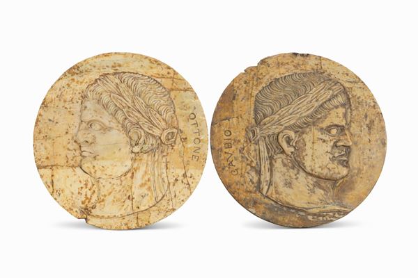 Coppia di medaglioni in marmo