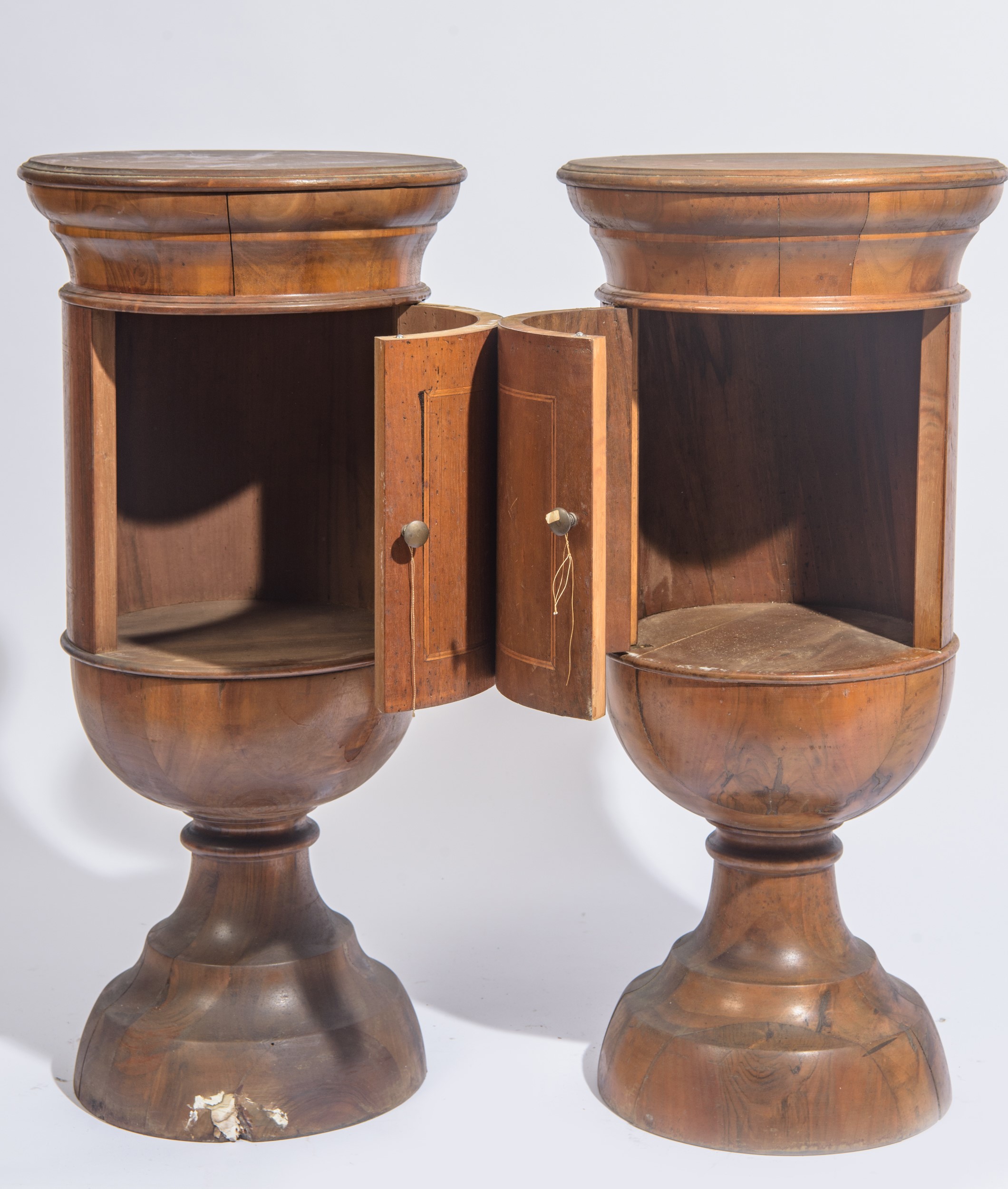 Coppia di basamenti a cilindro