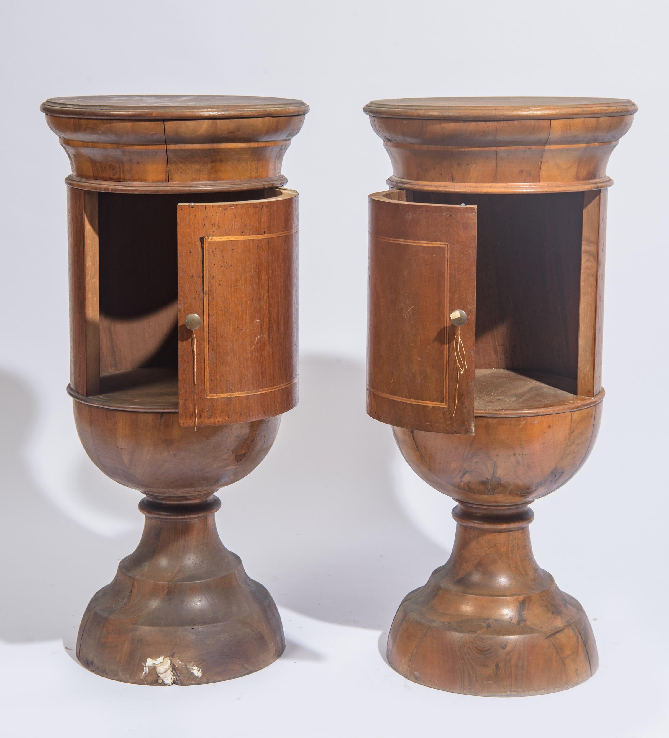 Coppia di basamenti a cilindro