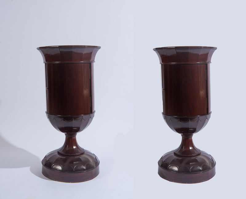 Coppia di basamenti a cilindro