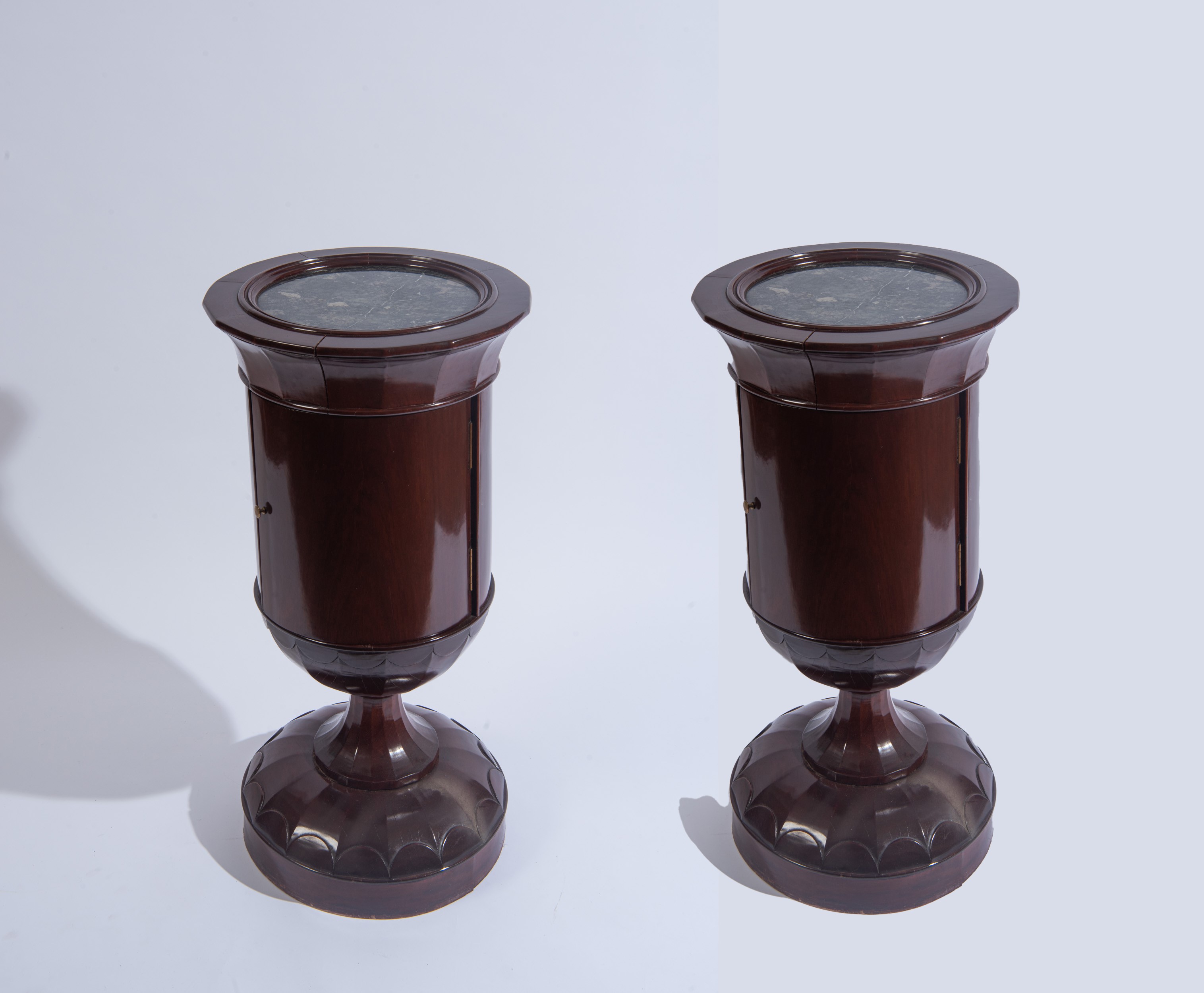 Coppia di basamenti a cilindro