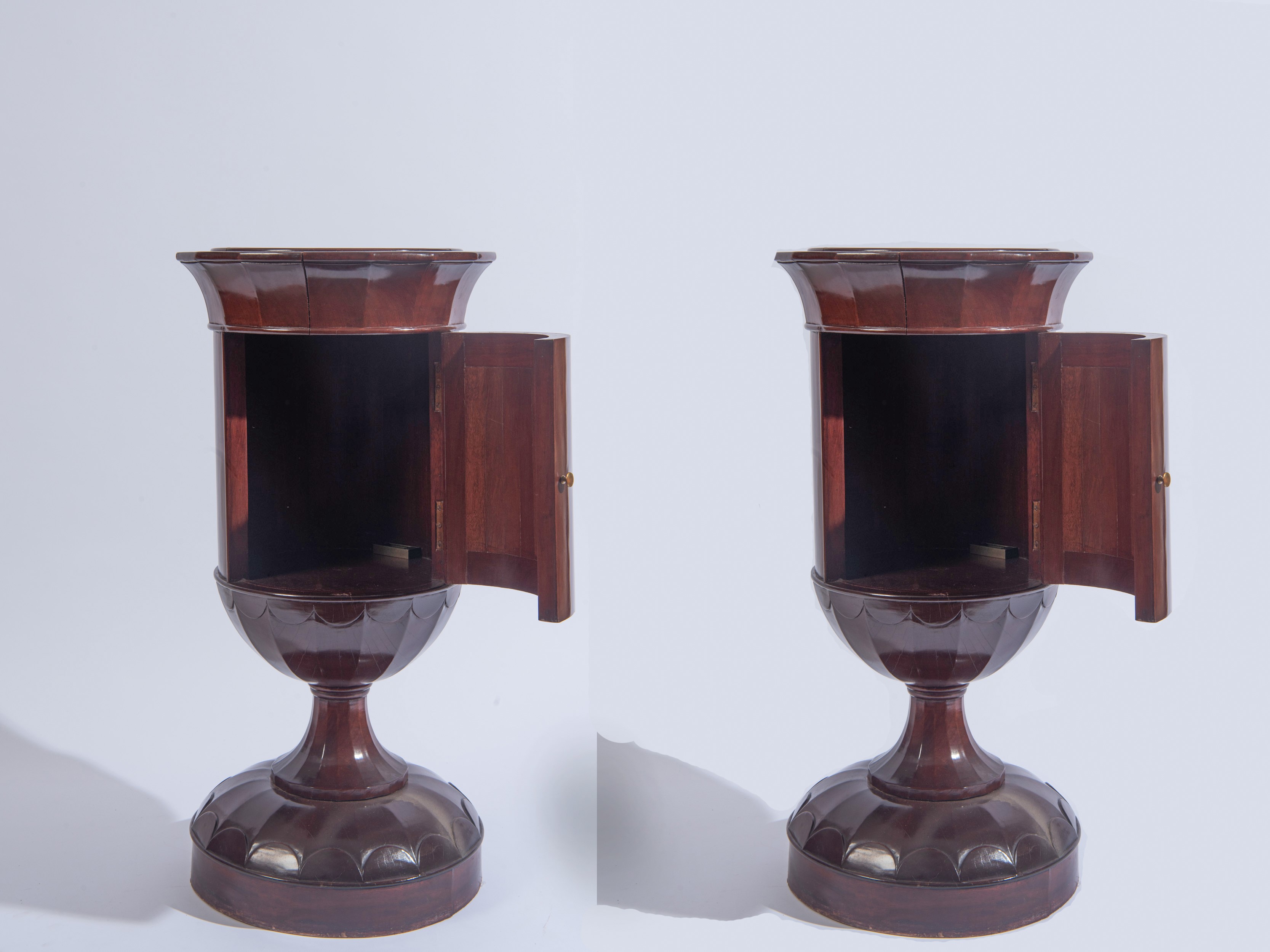 Coppia di basamenti a cilindro