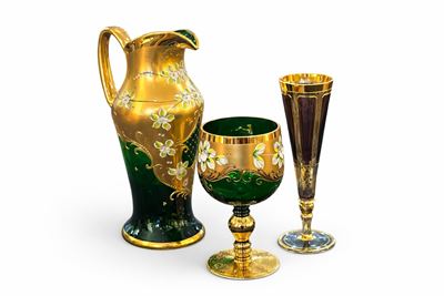 Versatoio in cristallo di Boemia, decorato in verde e oro zecchino