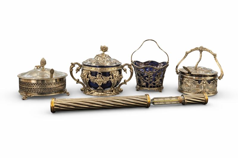 Serie di oggetti in argento e cristallo cobalto