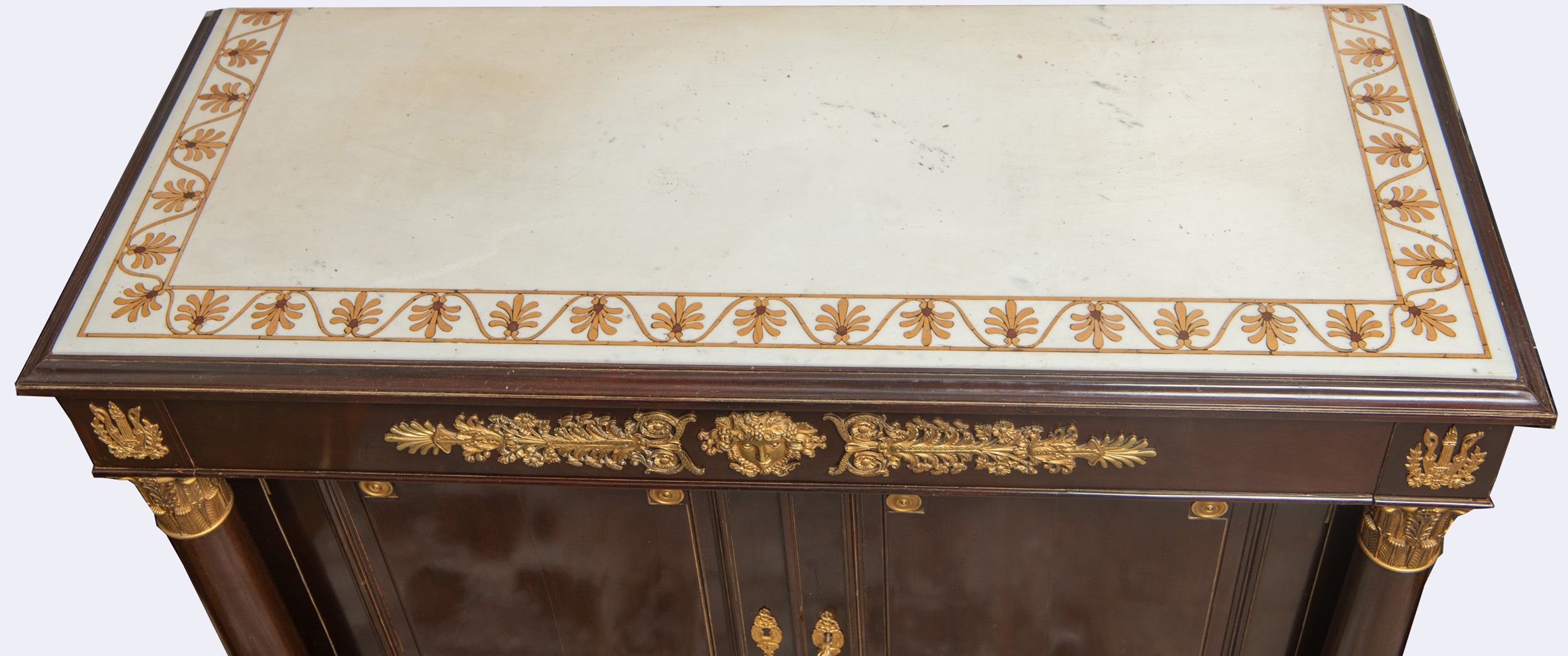 Credenza, legno di mogano con decori in bronzo dorato e piano in marmo bianco statuario