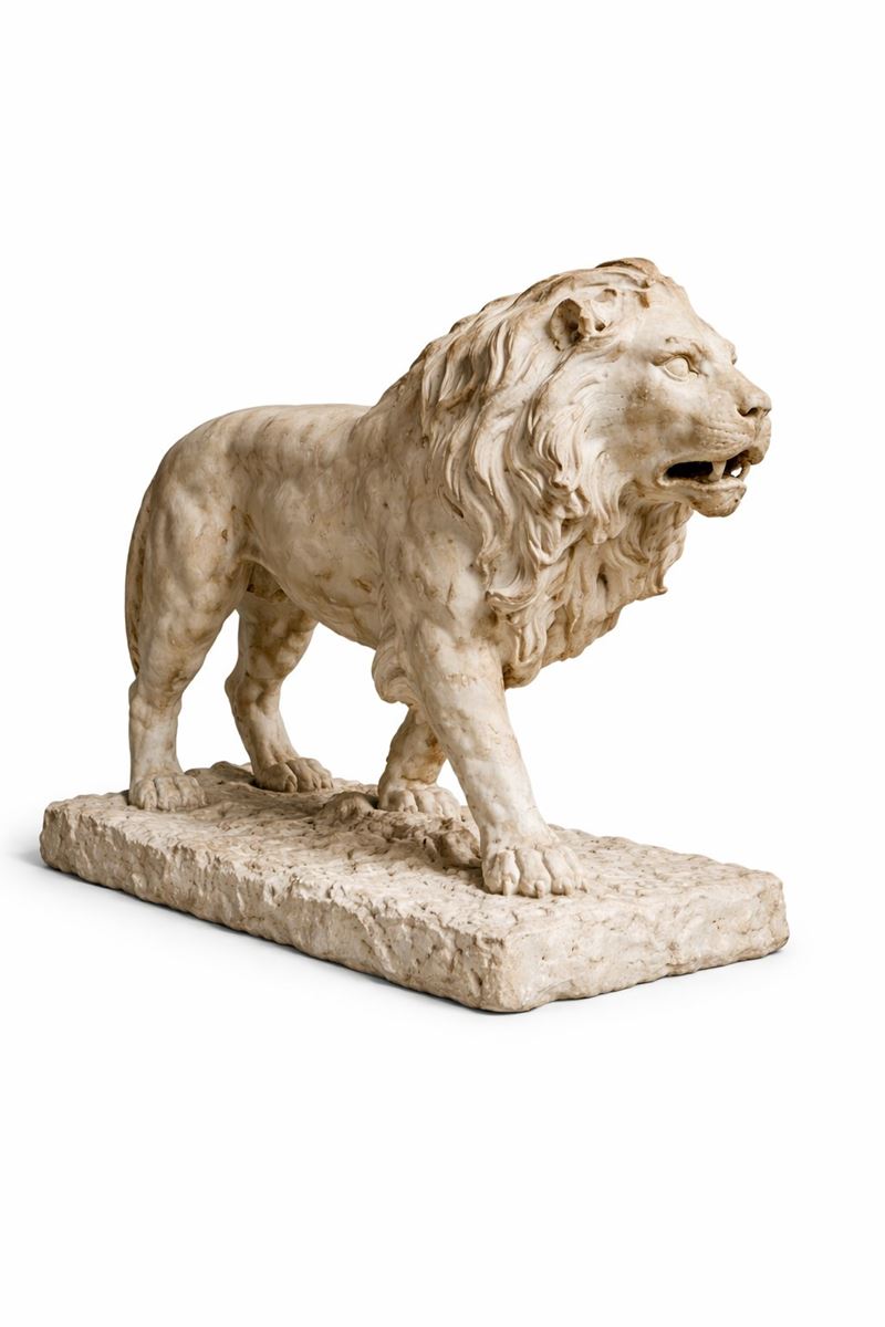 Scultura raffigurante leone