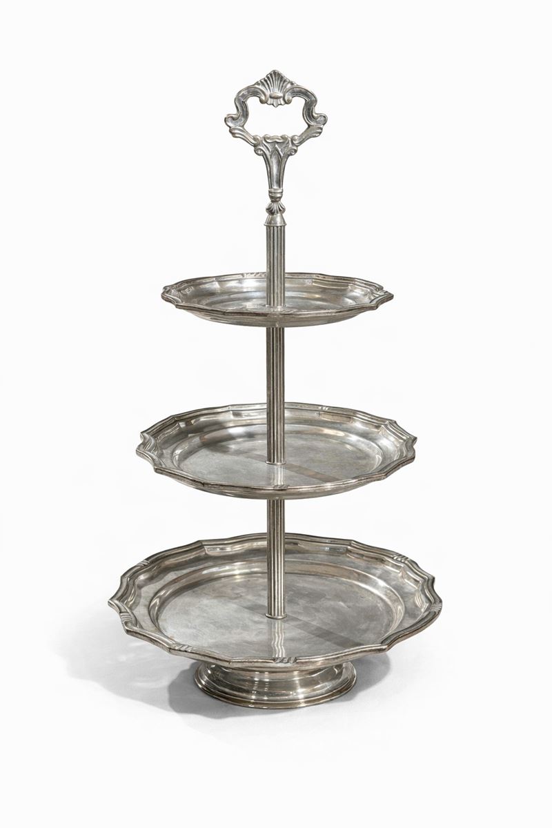 Alzata a tre ripiani, metallo argentato, h 57 cm, XX secolo