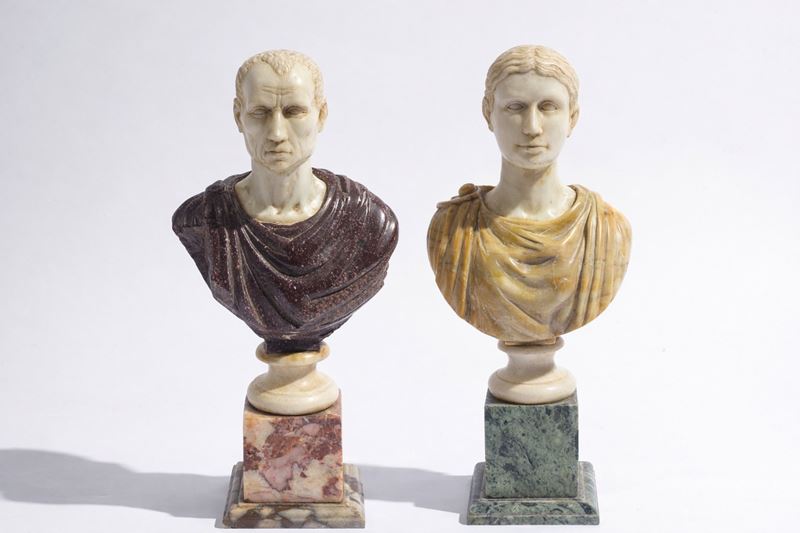 Coppia di sculture raffiguranti piccoli busti
