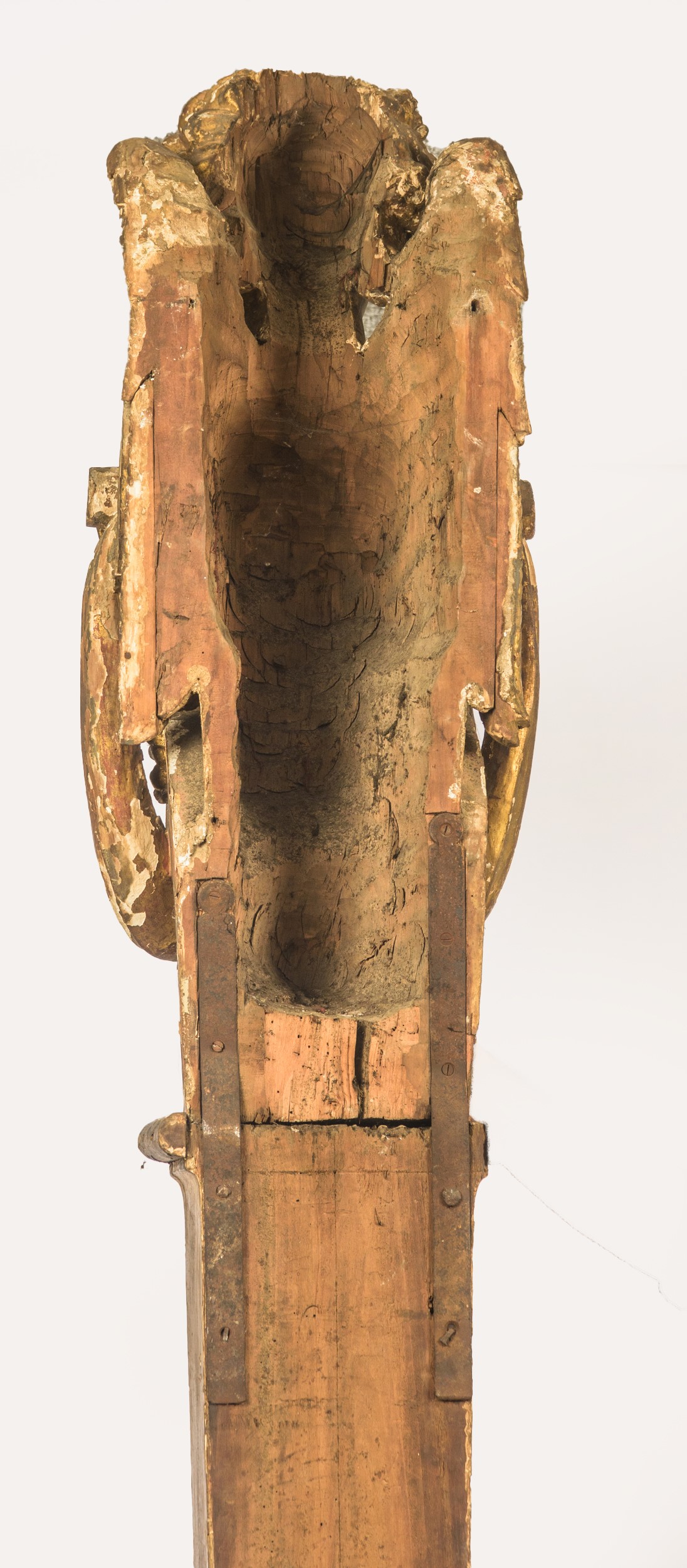 Imponente coppia di telamoni architettonici