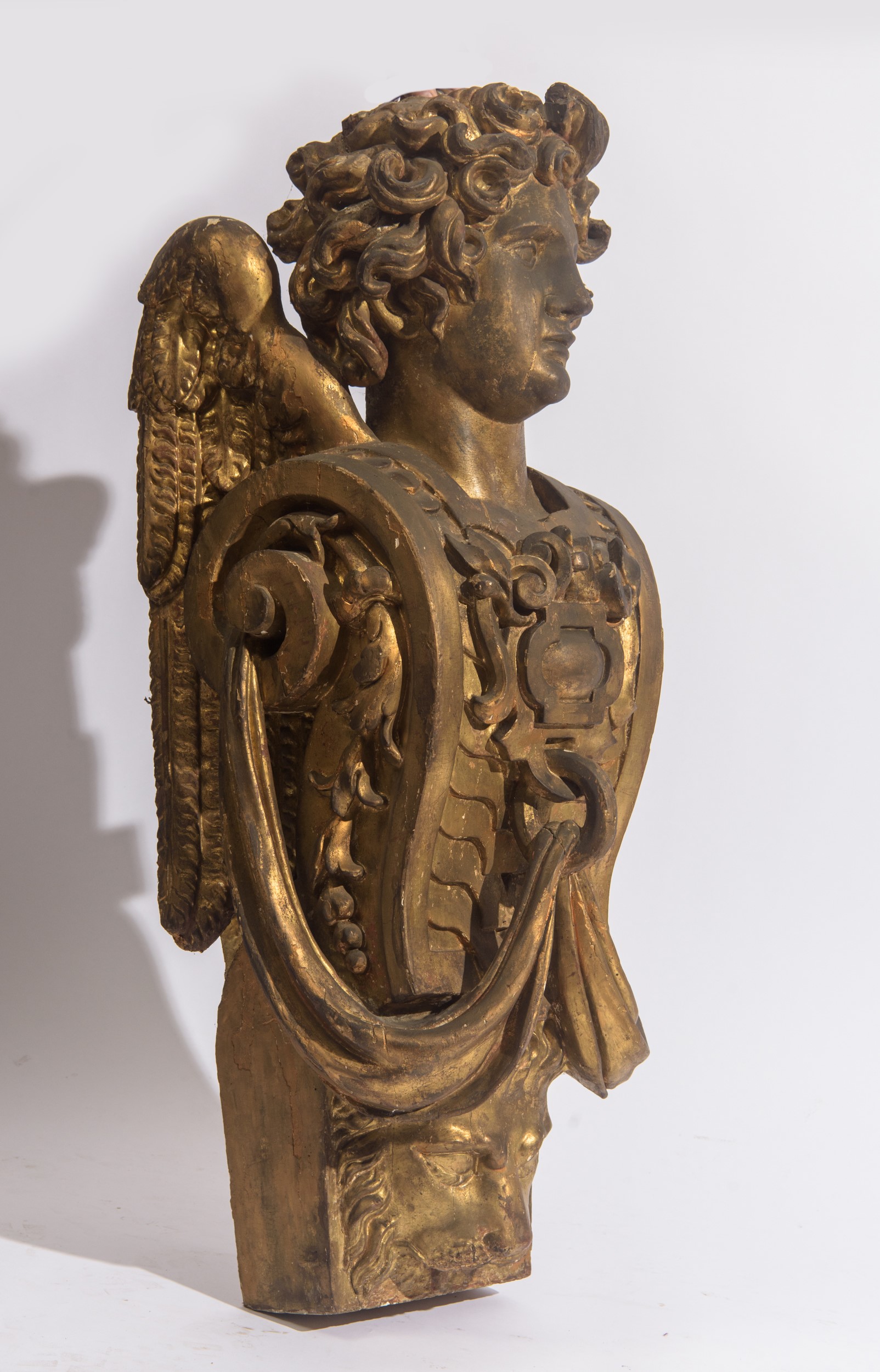 Imponente coppia di telamoni architettonici