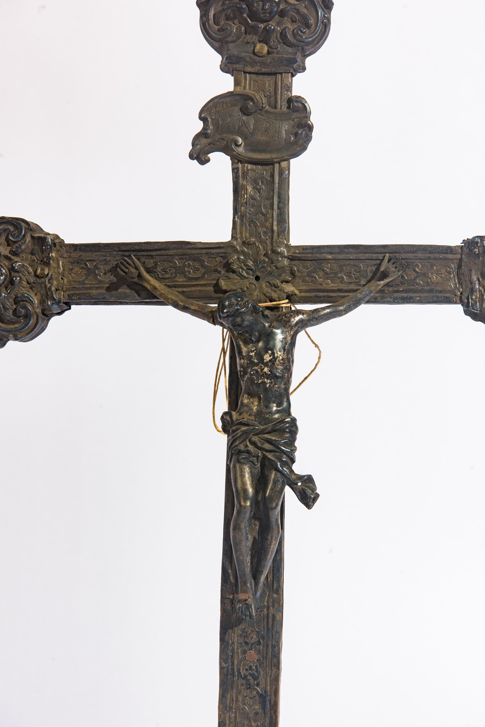 Croce astile in lamina d'argento