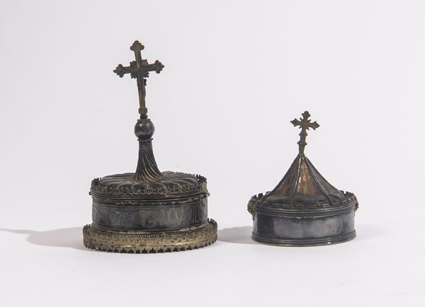 Due pissidi devozionali in argento