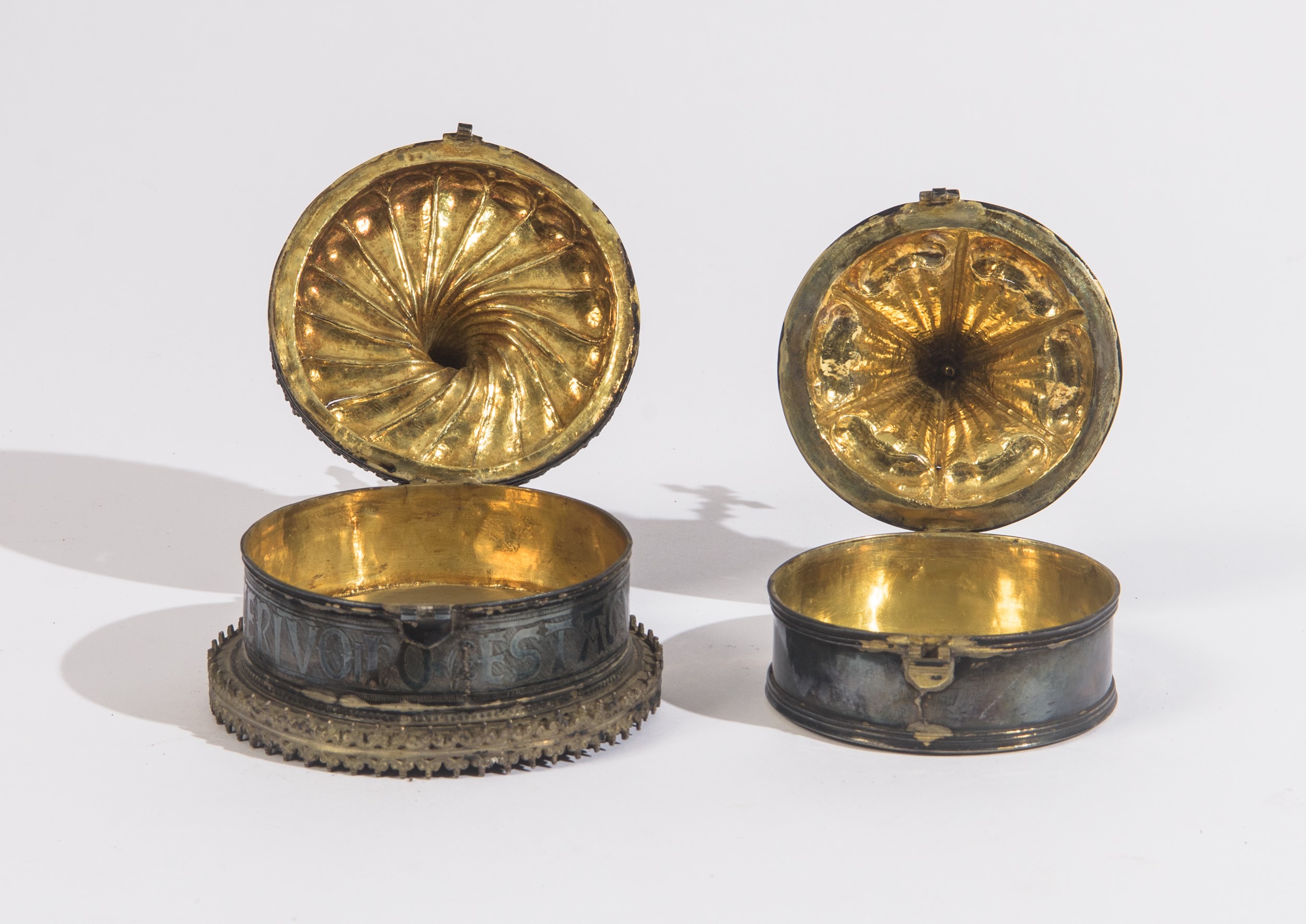 Due pissidi devozionali in argento