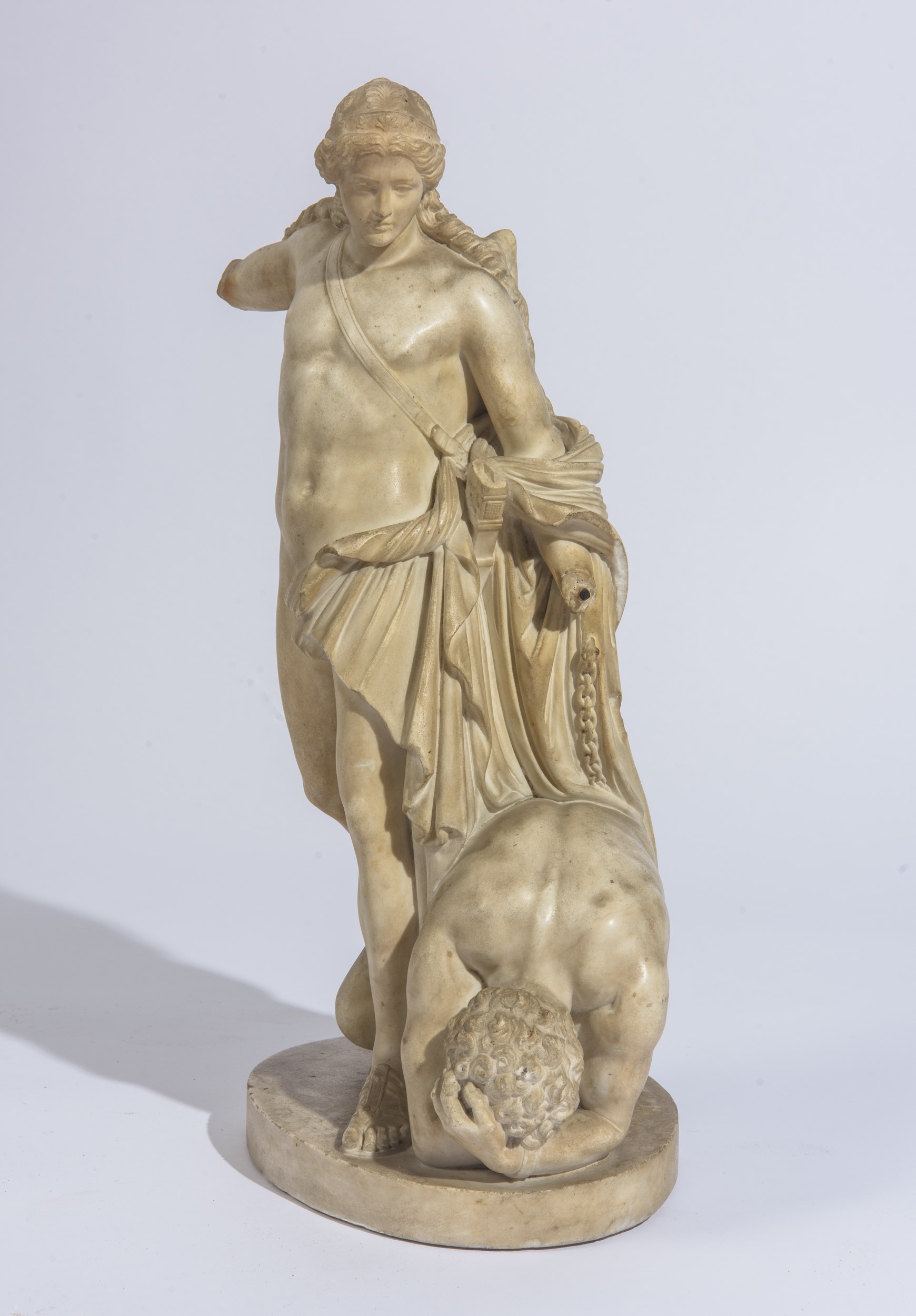 Scultura in marmo bianco