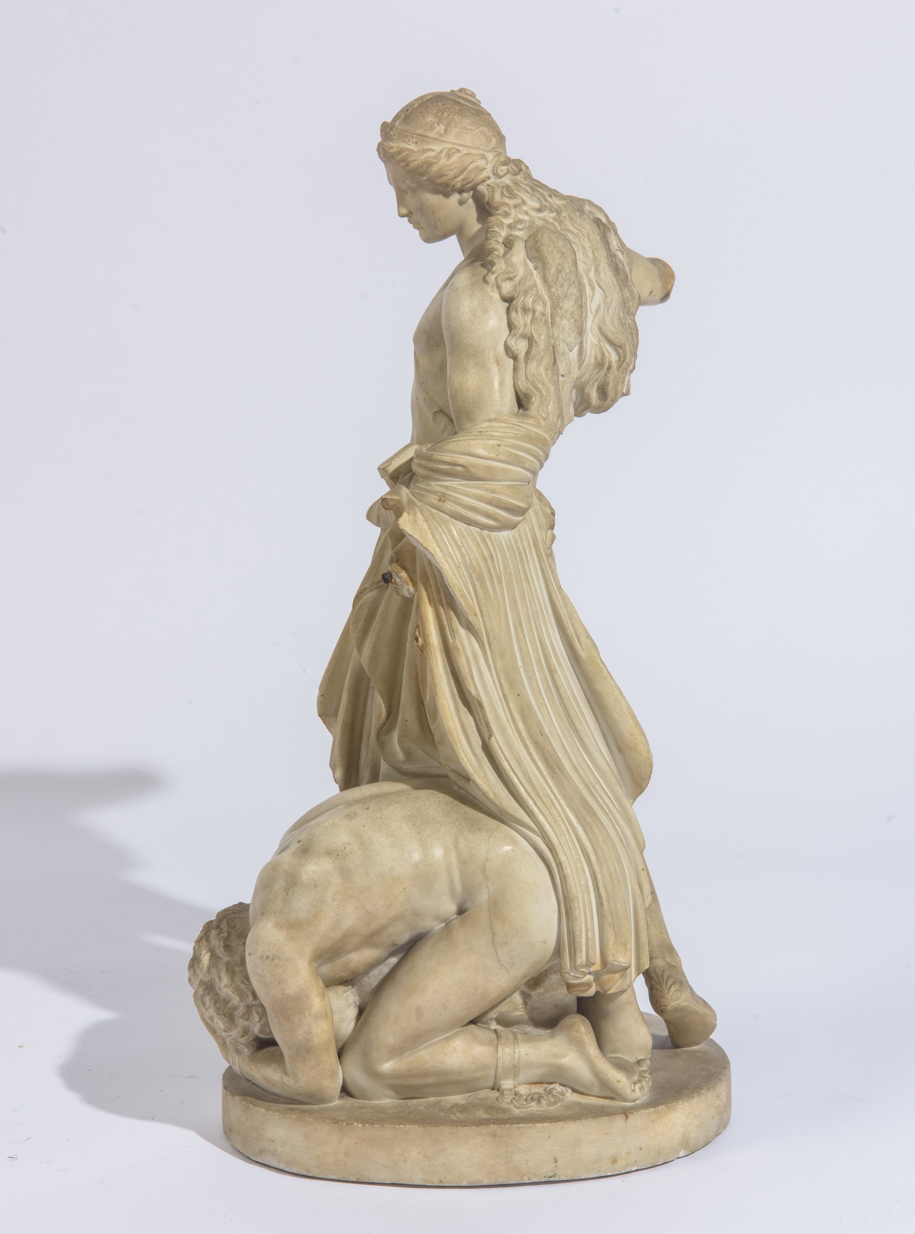 Scultura in marmo bianco