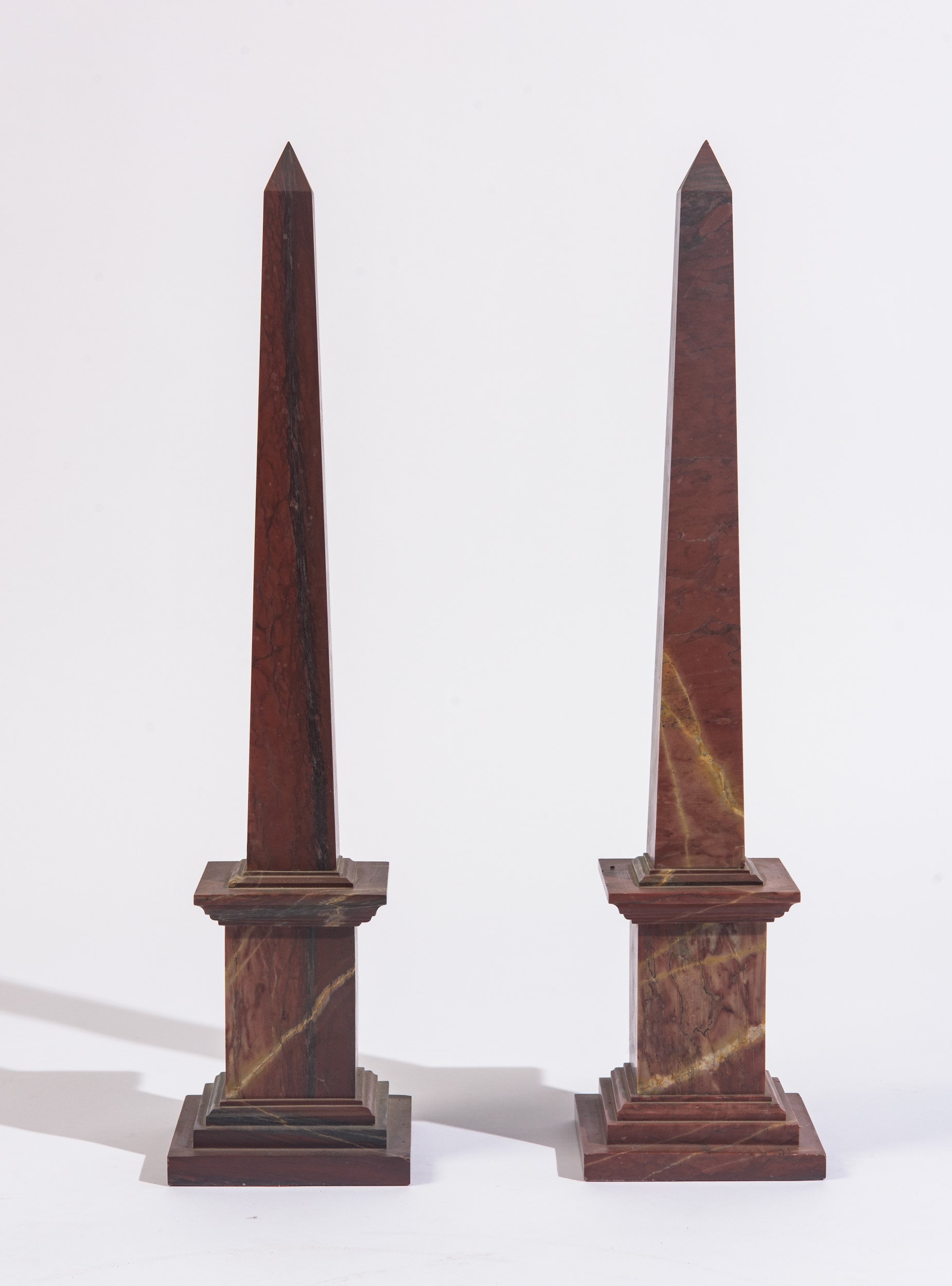 Coppia di obelischi, marmo rosso antico