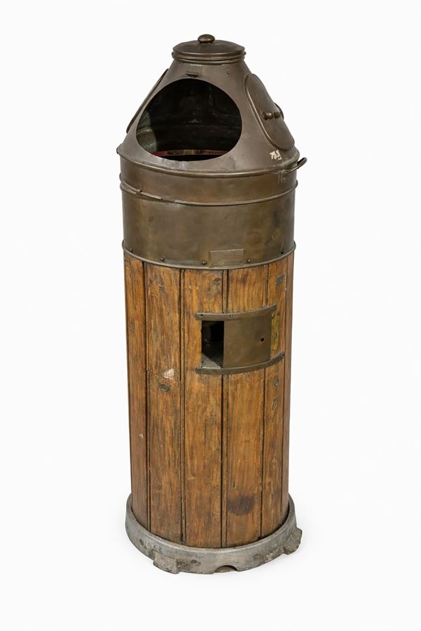 Chiesuola nautica con bussola