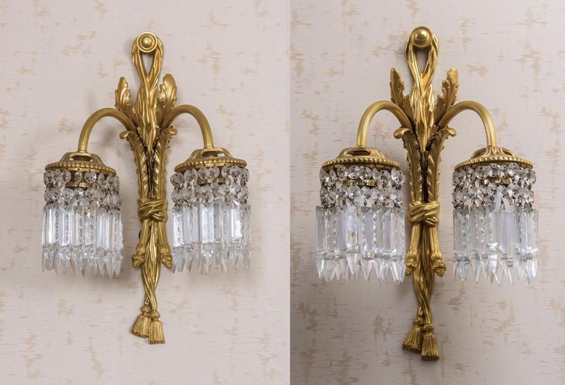 Coppia di appliques in bronzo dorato e cristallo