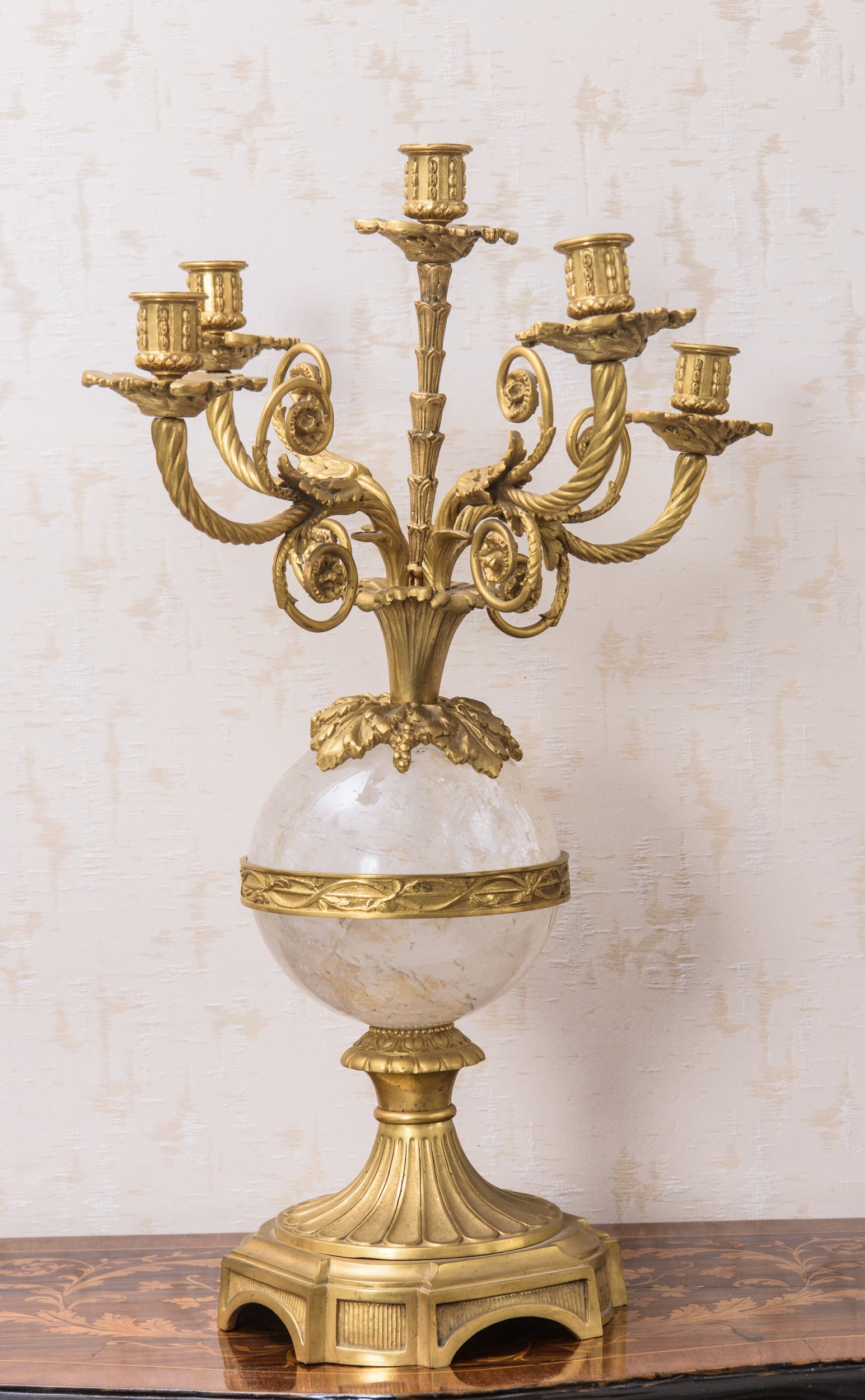Candelabro in bronzo dorato