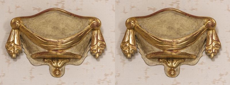 Coppia di fregi in legno dorato