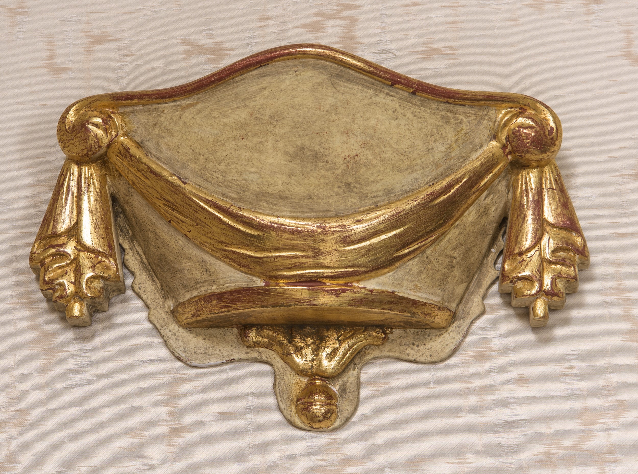 Coppia di fregi in legno dorato