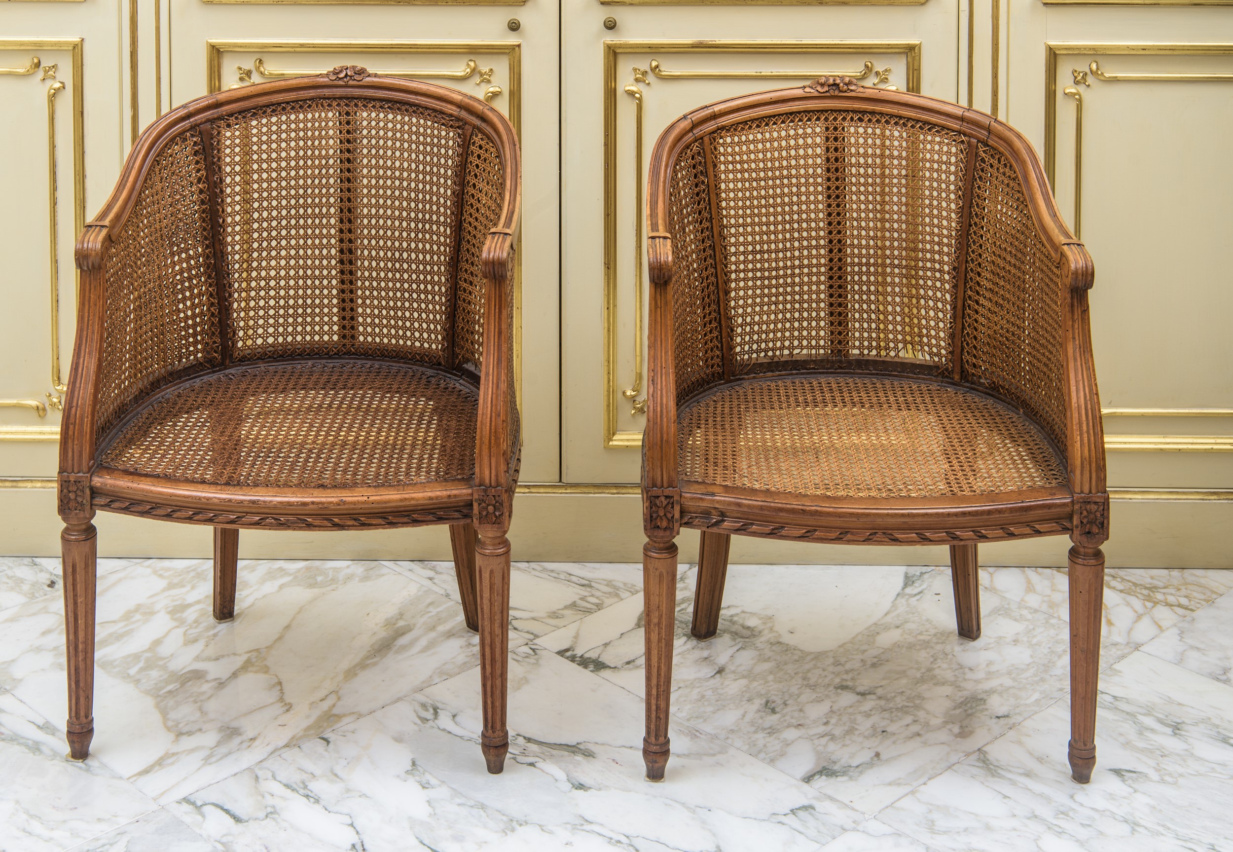 Coppia di poltroncine a pozzetto