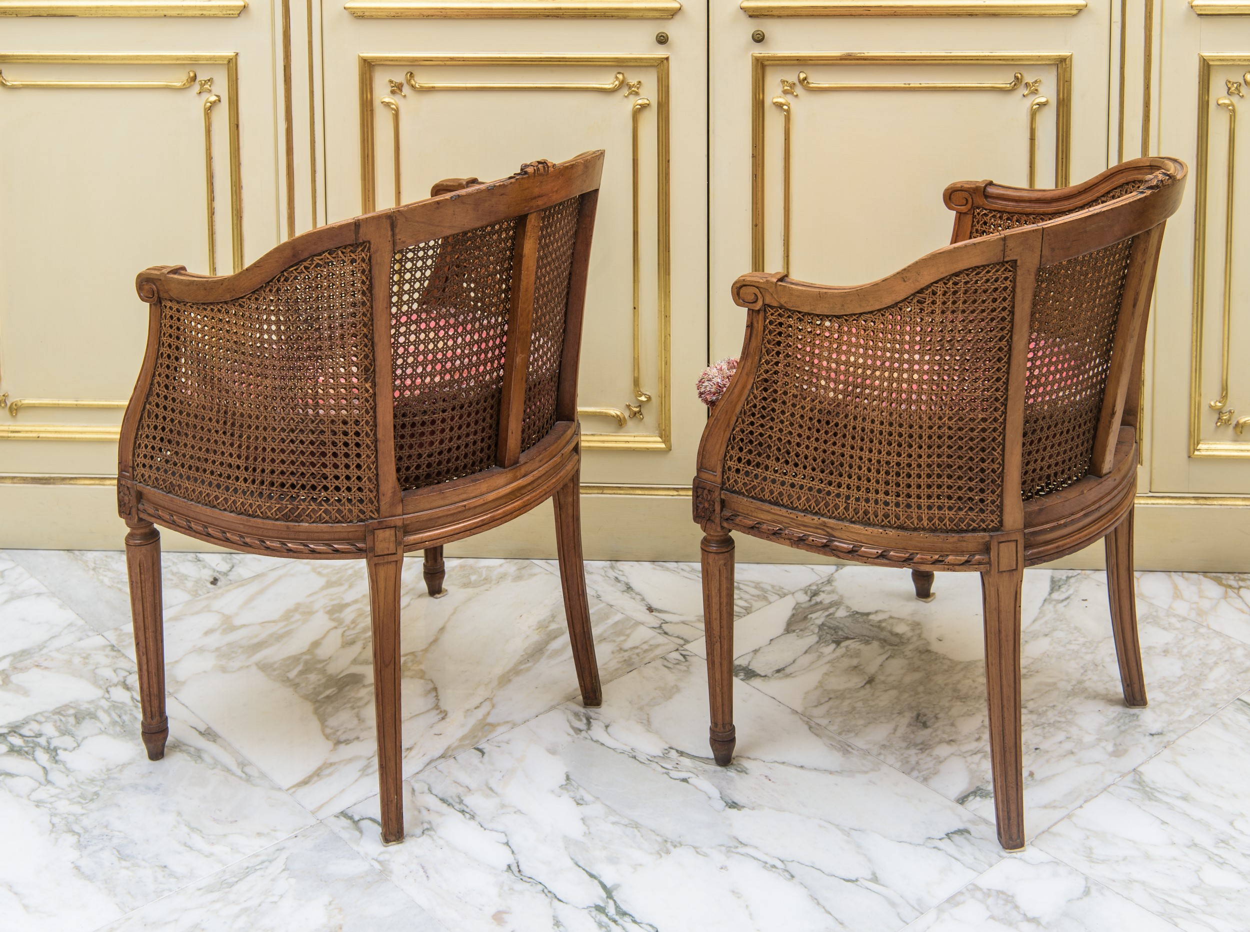 Coppia di poltroncine a pozzetto