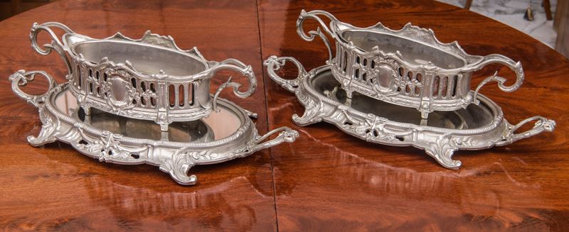 Coppia di Sortout in metallo argentato