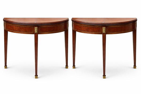 Coppia di tavolini da gioco