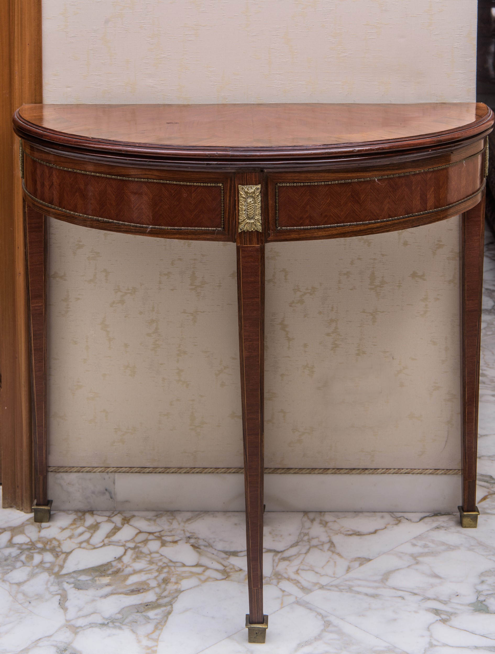 Coppia di tavolini da gioco