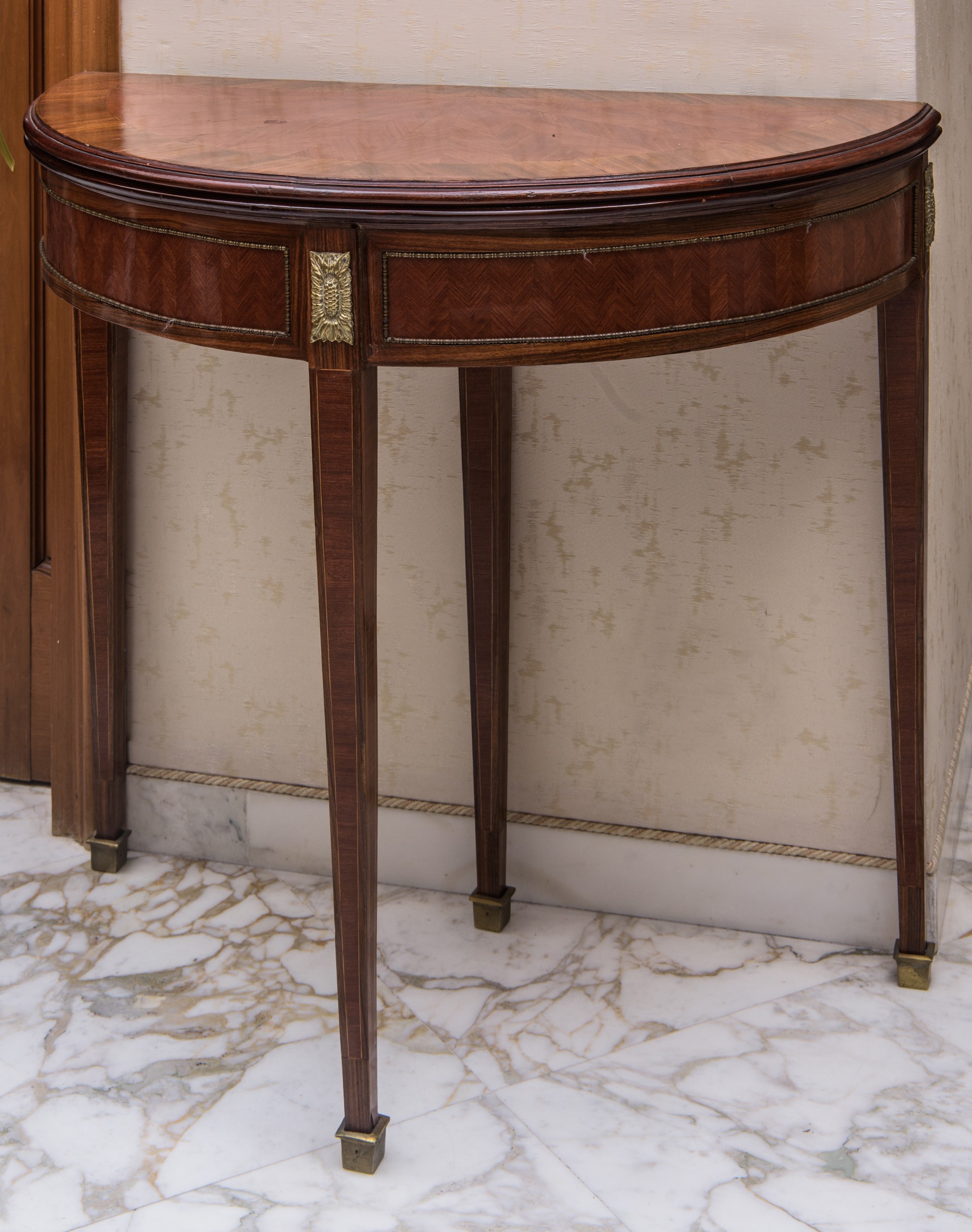 Coppia di tavolini da gioco