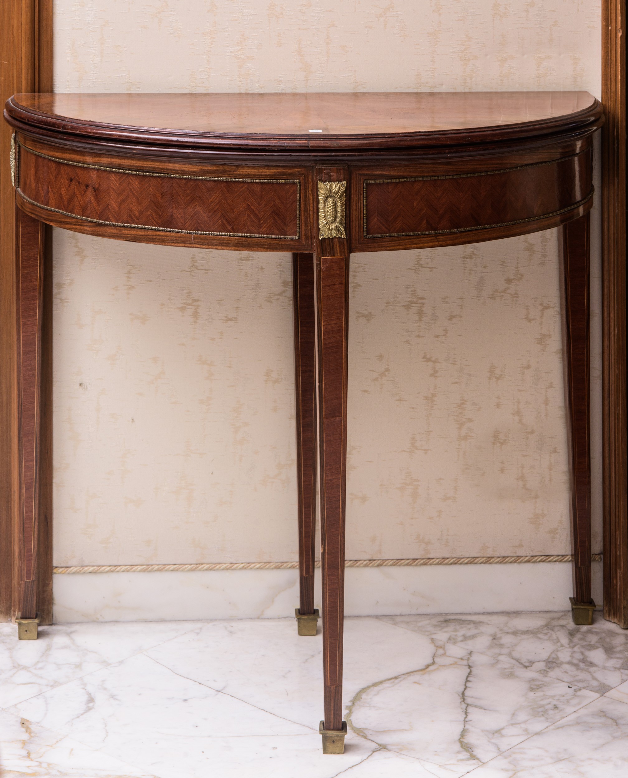 Coppia di tavolini da gioco