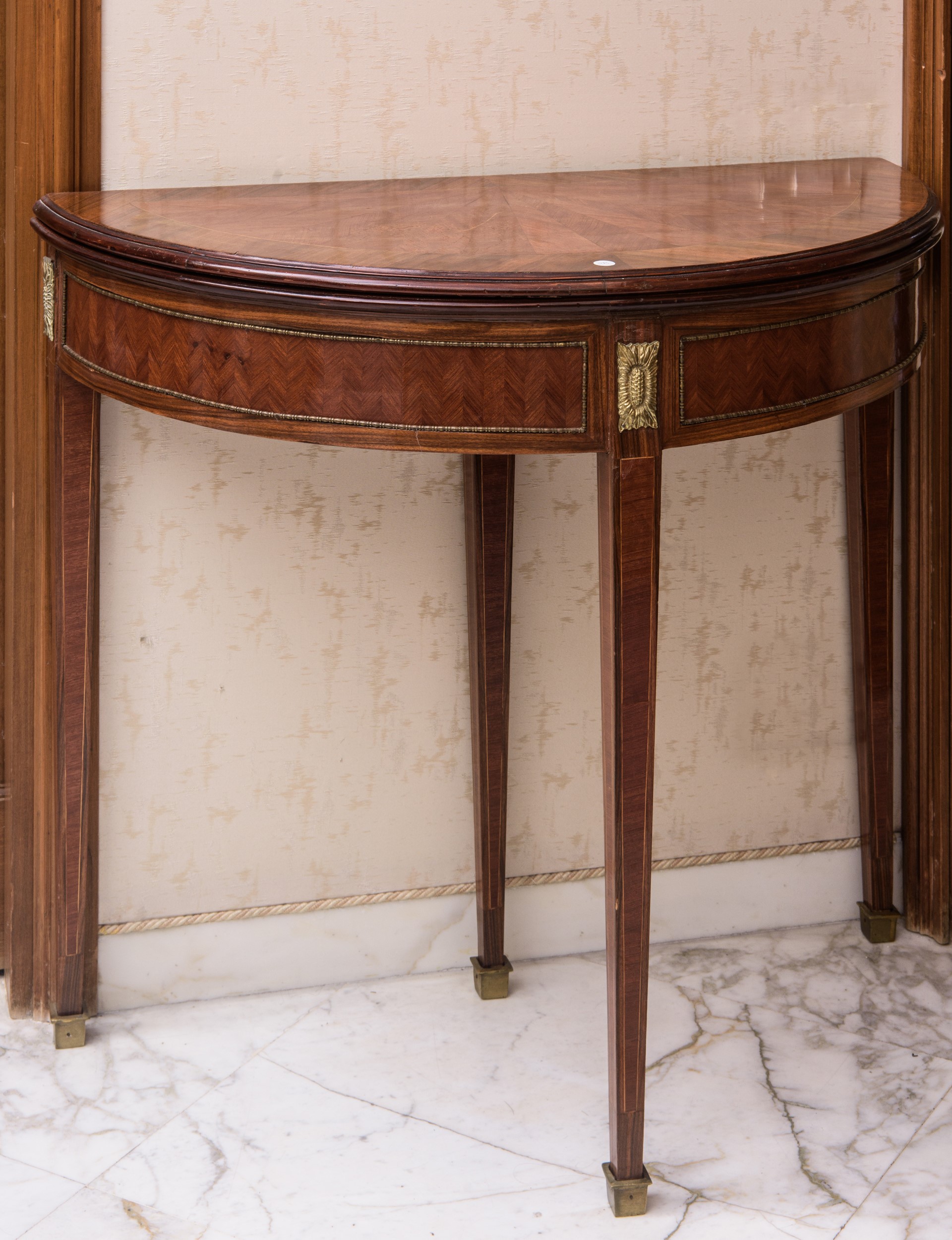 Coppia di tavolini da gioco