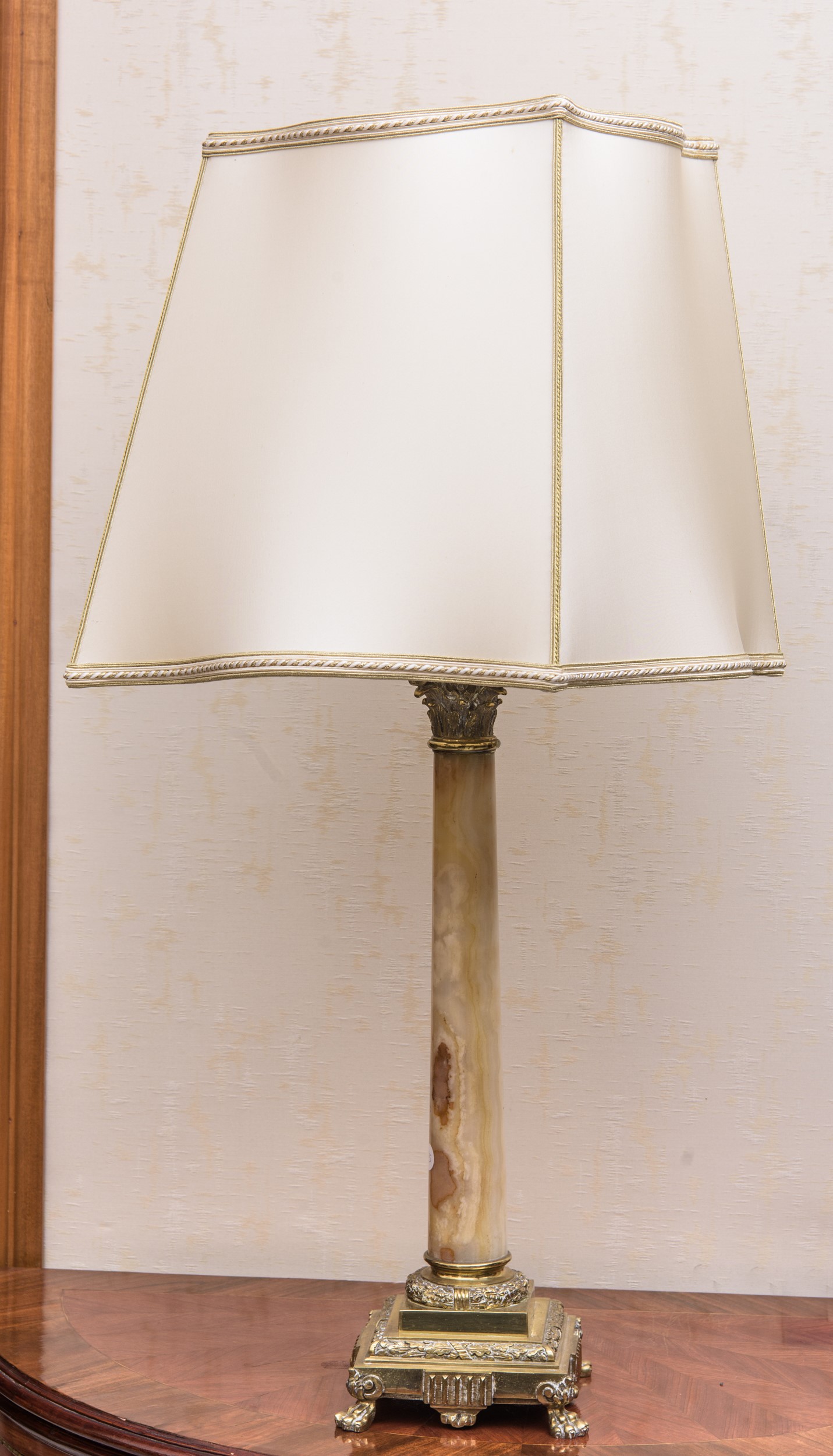 Lampada in onice e bronzo, XX secolo